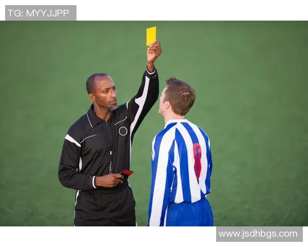 力气最大的足球明星揭秘:他们如何在赛场上展现超凡力量与技巧 力气最大的足球明星揭秘:他们如何在赛场上展现超凡力量与技巧