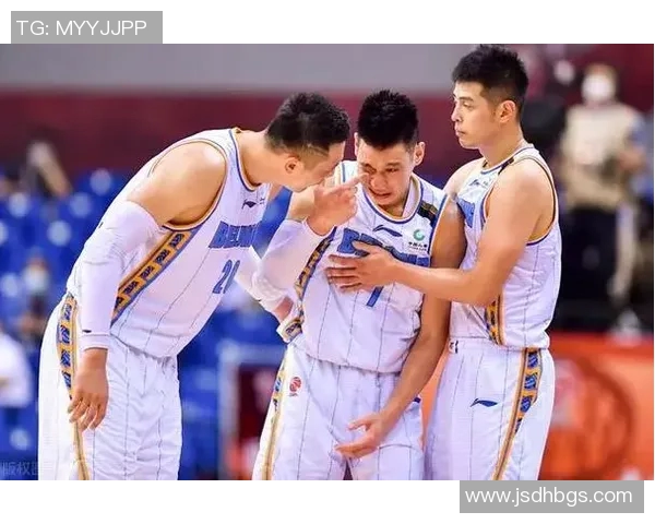 广州足球队与成都足球队赛后复盘分析比赛节奏与战术表现