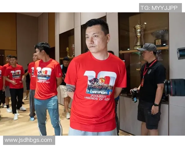 广州足球队的力量变革引发热议探索未来发展新路径与挑战 广州足球队的力量变革引发热议探索未来发展新路径与挑战